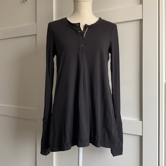 Lululemon - Long Sleeve Top, 3/4 Buttons